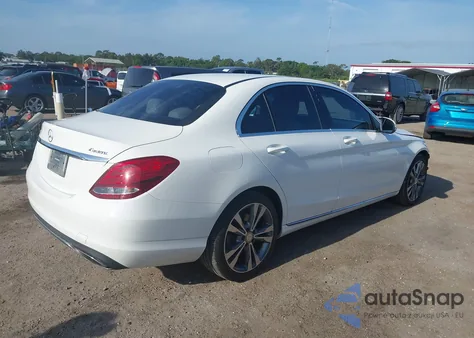2015 Mercedes-Benz C 300 4Matic/Luxury 4Matic/Sport 4Matic z USA, uszkodzony, nr VIN 55SWF4KB0FU006680